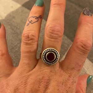 Sterling silver and garnet ring - amazing detail - size 8